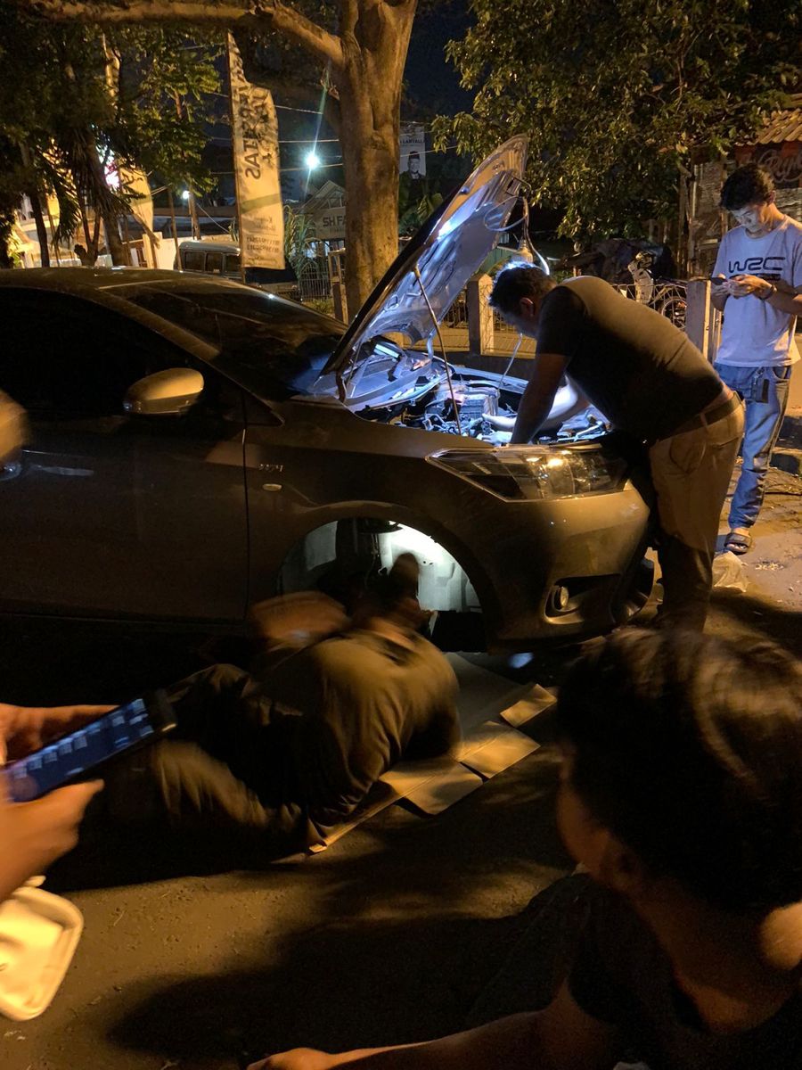 Mobil van layanan Home Service 24 Jam
